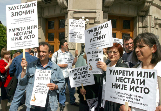 Нови закон о несталим бебама: Родитељима деце украдене на рођењу по 10.000 евра